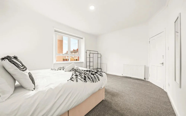 Cosy and Bright 3-Bedroom Flat