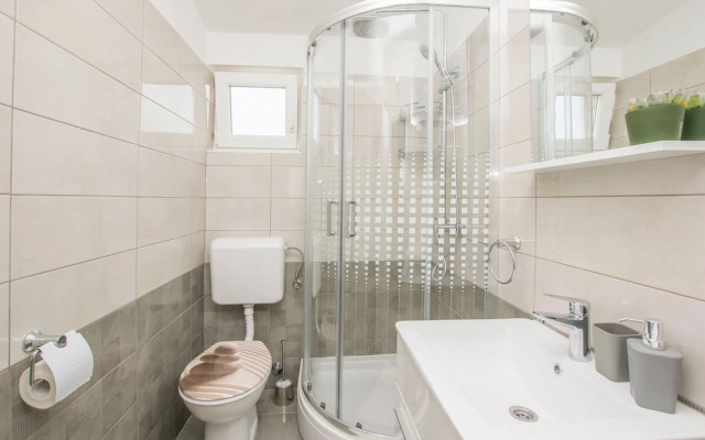Apartments and Room Zinka