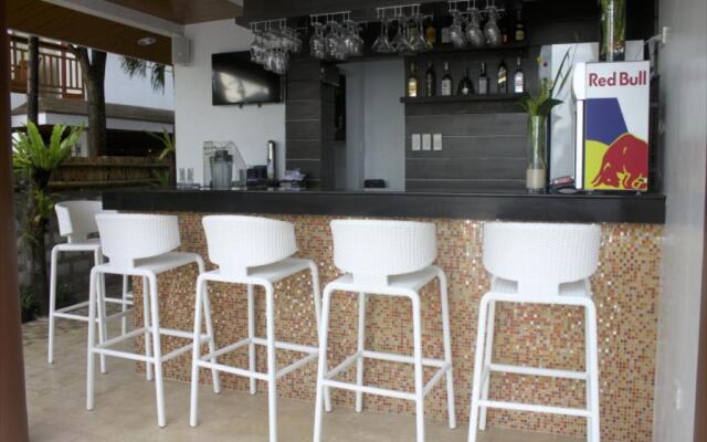 White House Beach Resort