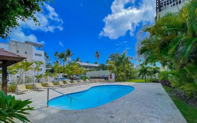 Cute Apartment Only Steps From the Beach