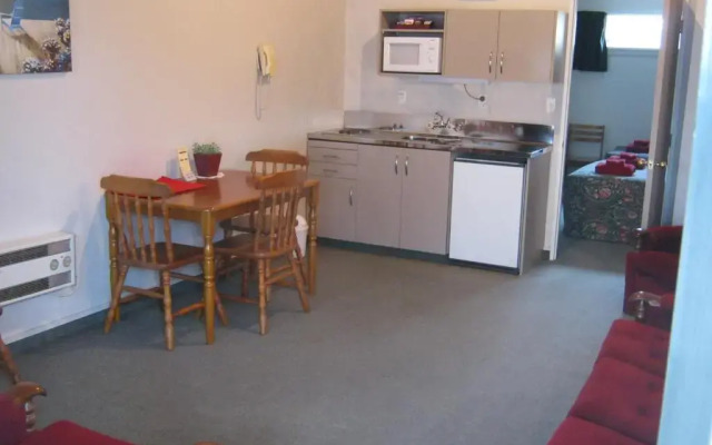Blue Dolphin Motel