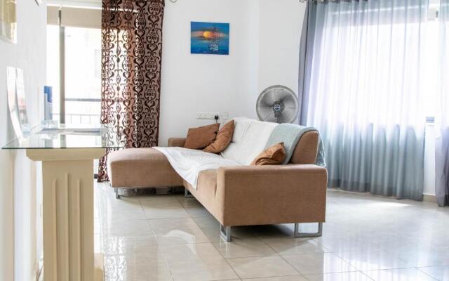Spacious 3-bedroom apartment 30 seconds from sea