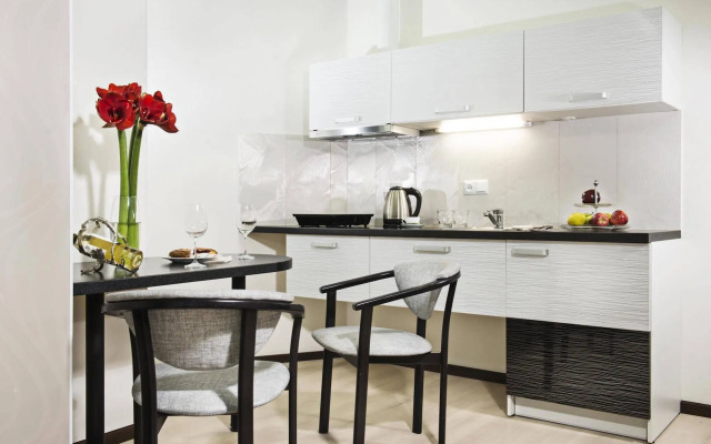 Hotel Status Apartments