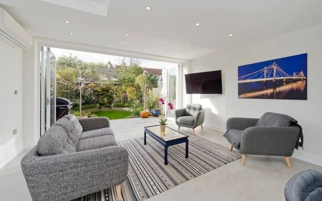 Spacious 4 Bed House, Battersea