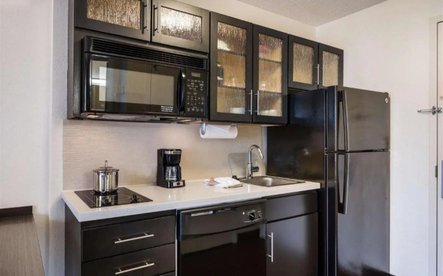 Sonesta Simply Suites Detroit Troy