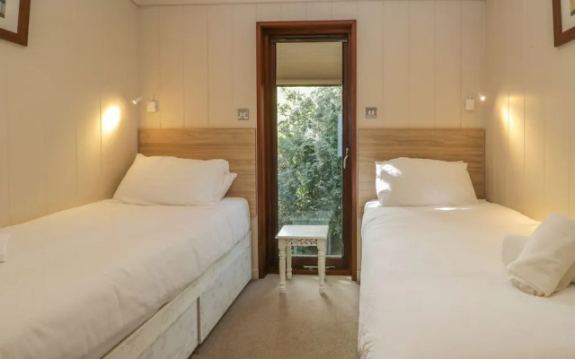 Leafy Nook Lodge