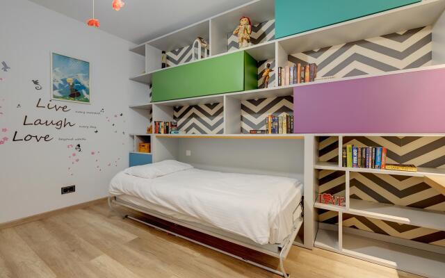 Superb Seafront Family Apartment