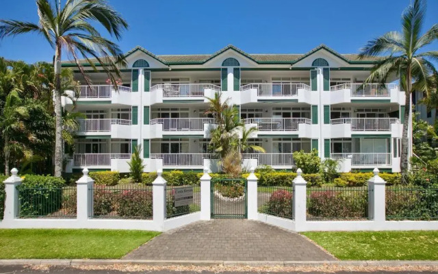 The Beach House 3BR Waterfront Apartment, Own WIFI