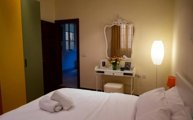 Valletta Collection - Merchant Str Apartment with large yard