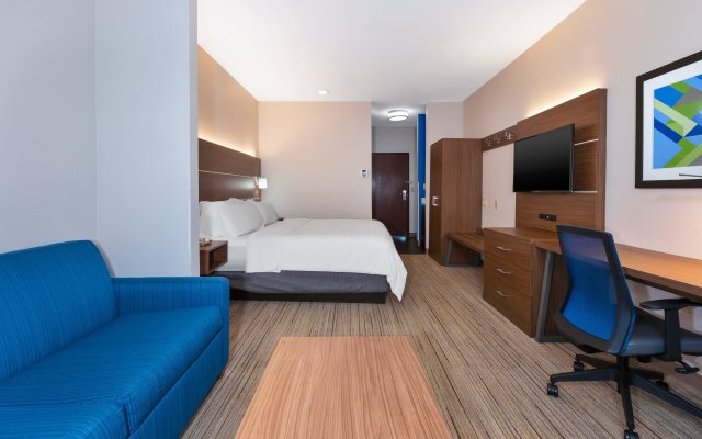 Holiday Inn Express & Suites Three Rivers, an IHG Hotel