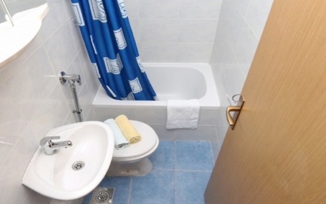 Room Dalsi - 10 m from beach: RA2 Zaostrog, Riviera Makarska