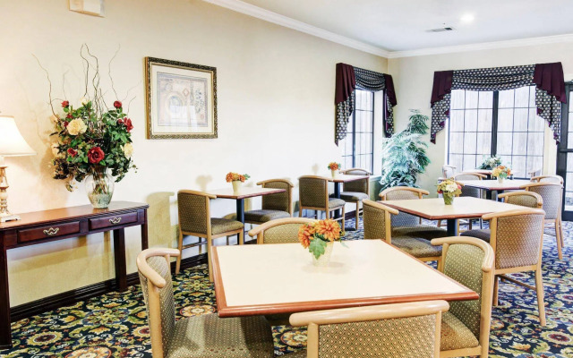 Quality Inn & Suites, Near University