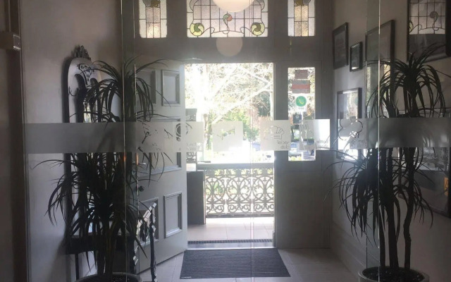 Deloraine Hotel