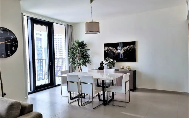 Luxurious Downtown Apt with balcony & View