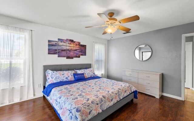 Sunset Palms Dockside Retreat