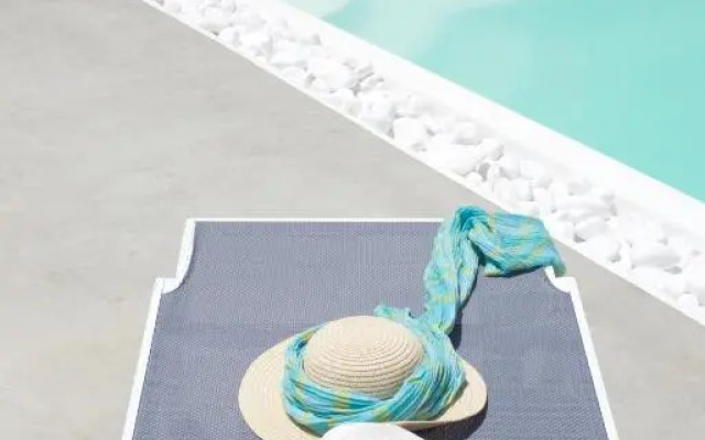 Parian White Luxury Apartments