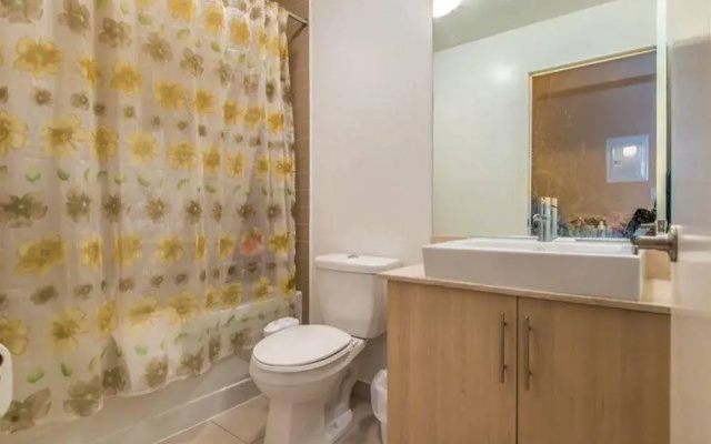 Sky View Suites - Maple Leaf Square