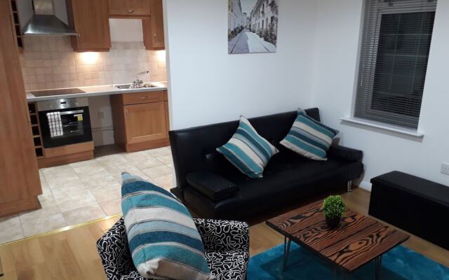 Luxury and Stylish 2 bedroom Apartment with en-suite