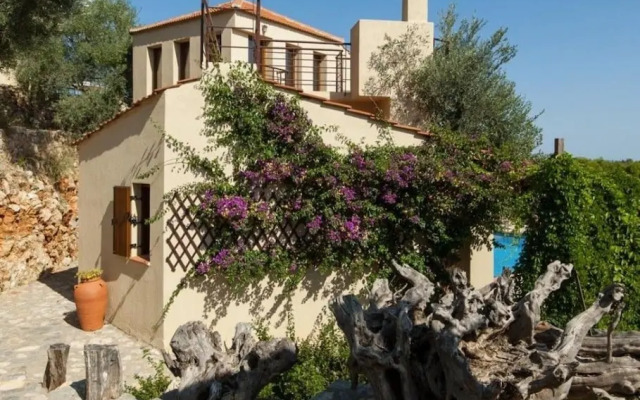 Poikilma Alonissos Villas Villa Petra 105m2