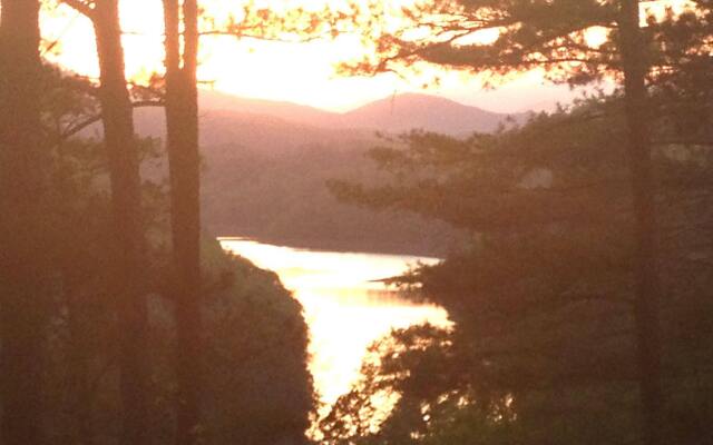 Lakeview At Fontana A Rustic Mountain Inn & Spa