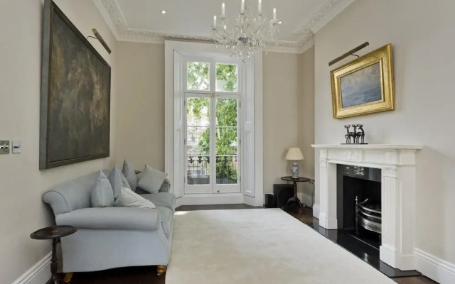 Classical Living in Knightsbridge