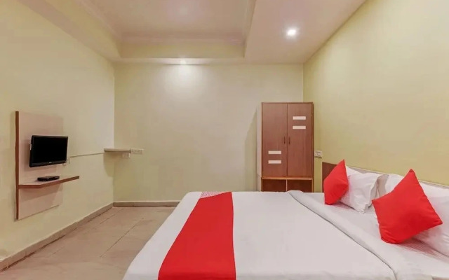 Hotel Dream Line Lodging & Boarding by OYO Rooms