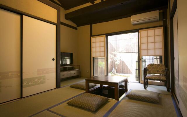 Yamanaka Aburaten Machiya Guesthouse