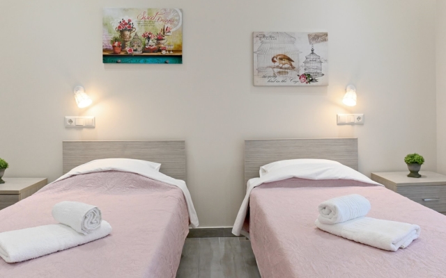 Sabbia Seafront Apartment 3 by TravelPro Servi...