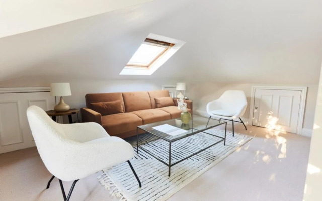 The St Johns Wood Sanctuary - Glamorous 2bdr Flat