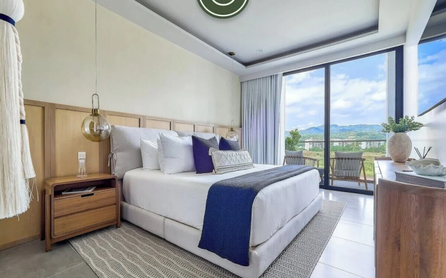 Luxury Oceanfront 3 BR Condo With Balcony