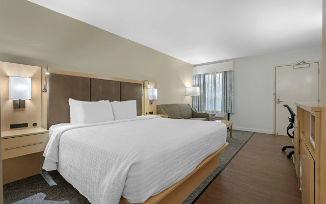 Best Western Plus South Coast Inn