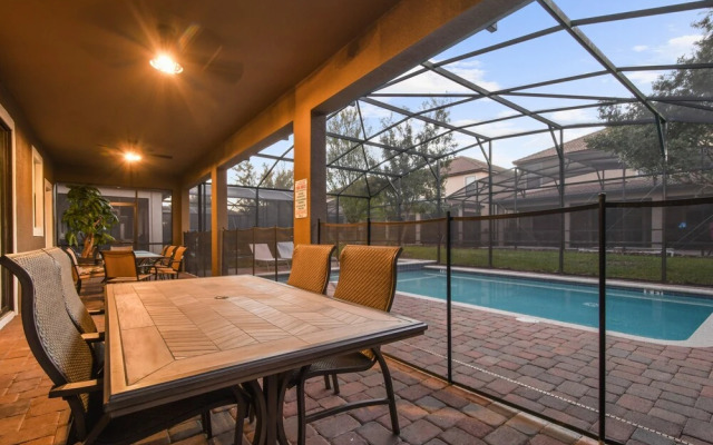 Disney themed, pool, close to parks!