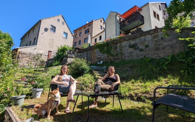 Flussblickwohnung mit Terrasse, Pool, Garten&Sauna - Zi2