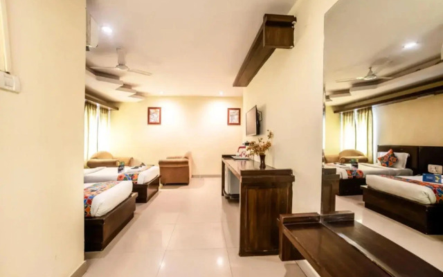 OYO 6648 Hotel Royal Residency