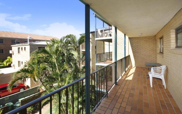 Lowanna Unit 10, 24 Bulcock Beach Esplanade, Bulcock Beach