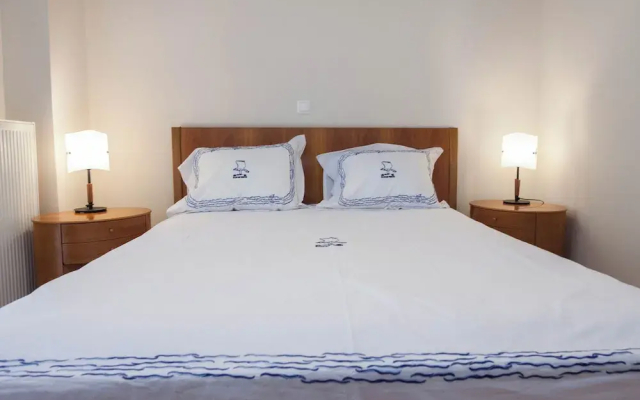 Luxe 3 Bd Penthouse 5 Min from Drosia