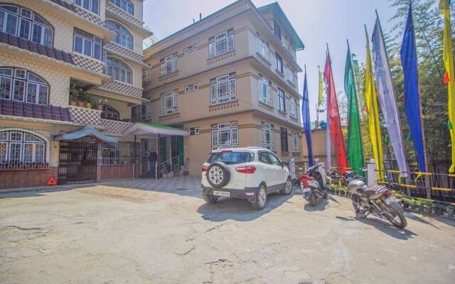 Finestays Hidden Above