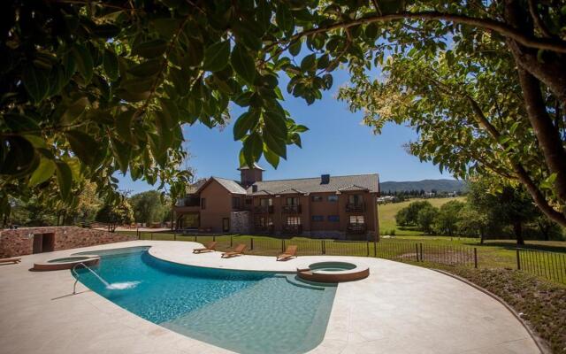 Ayres del Champaqui Suites Golf & Spa