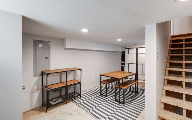 Trendy Fairmount Gem Roof Deck