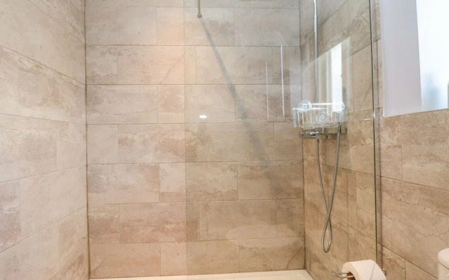 Stublic View The Drive Lodge