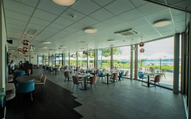 Hôtel Restaurant Port-Conty