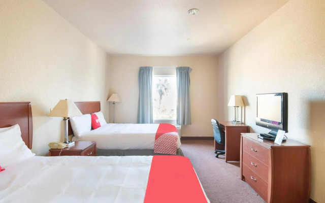 OYO Townhouse Clute Lake Jackson