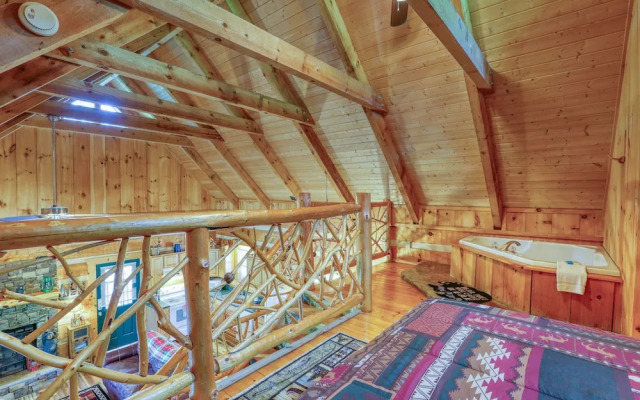 Bear Pause - 2 Bedrooms, 2 Baths, Sleeps 6 Cabin by RedAwning