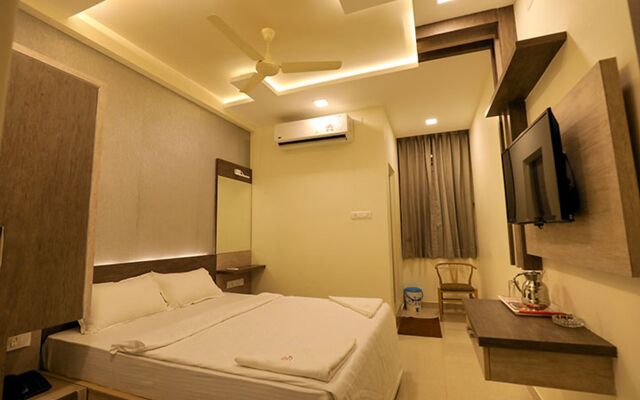 Jayam Hotel