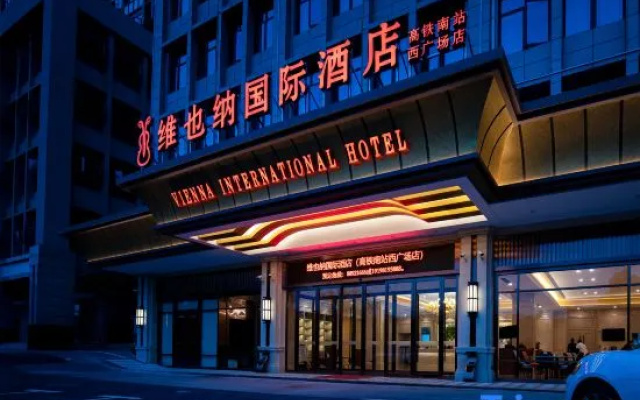 Vienna International Hotel ( Changsha High Speed Railway South Station West Plaza ) – Exterior – Changsha
