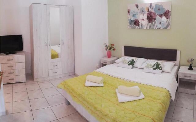 Apartments Liza - 80m from the sea