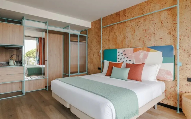 Upon Harbor - Seixal Bay Hotel