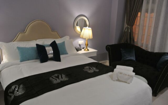 1 Day Car Hotel Station 18