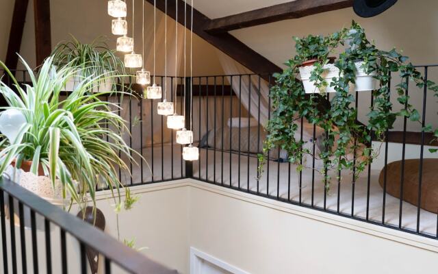 The Loft 2BR Duplex, Central & Parking