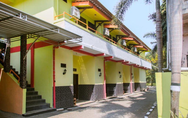 OYO 1069 Hotel New Rajawali